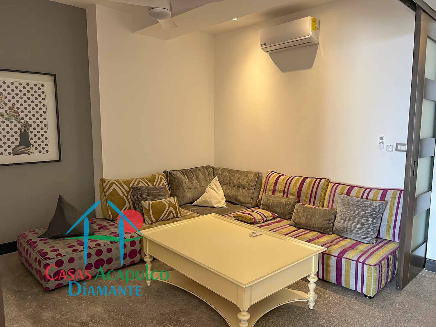 Ocean Front 108 - Sala de televisión 1